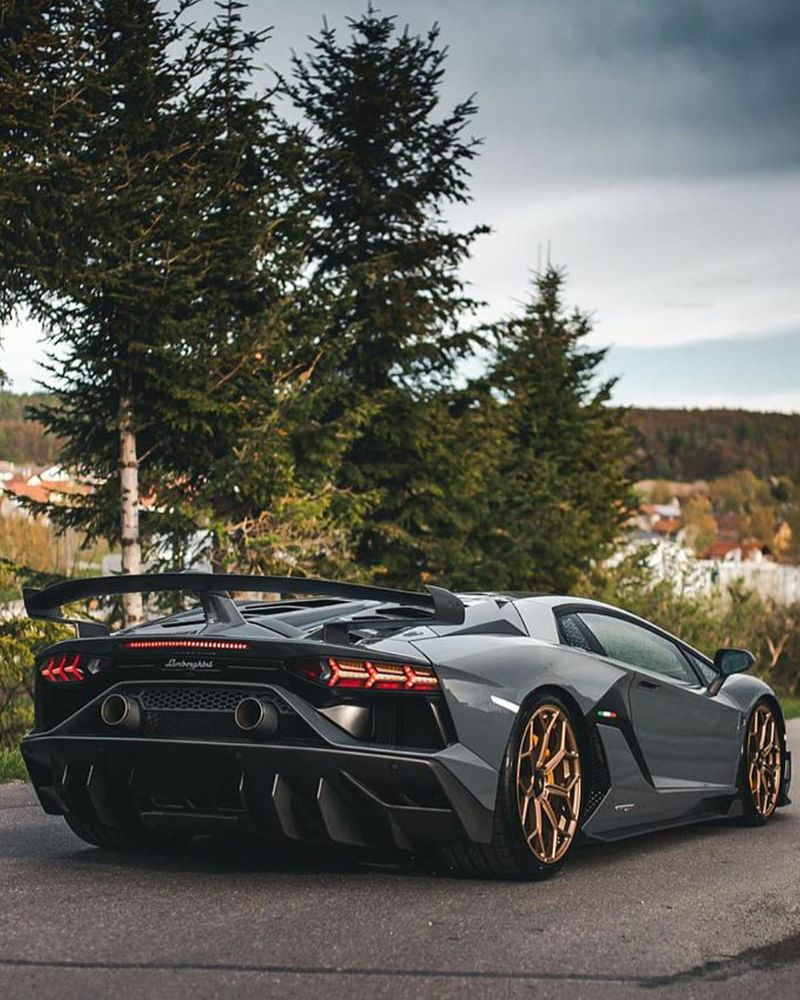 Ảnh nền siêu xe Lamborghini 4k cho điện thoại